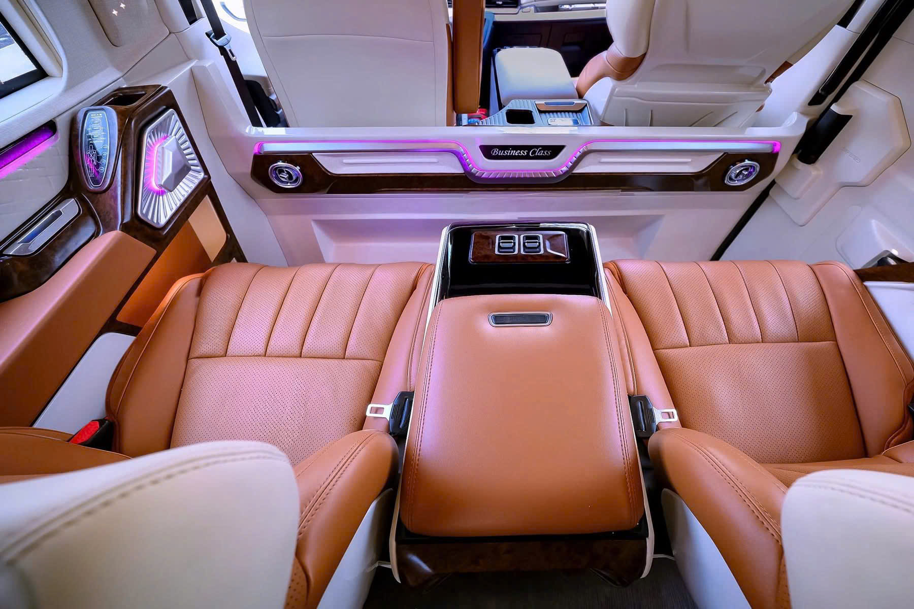 Nội thất sang trọng Business Class đèn neon hiện đại