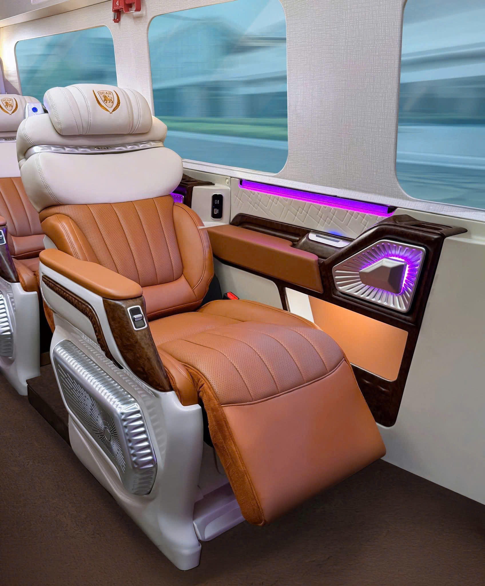 Ghế da điện ngả lưng thoải mái xe limousine tuyến Vũng Tàu