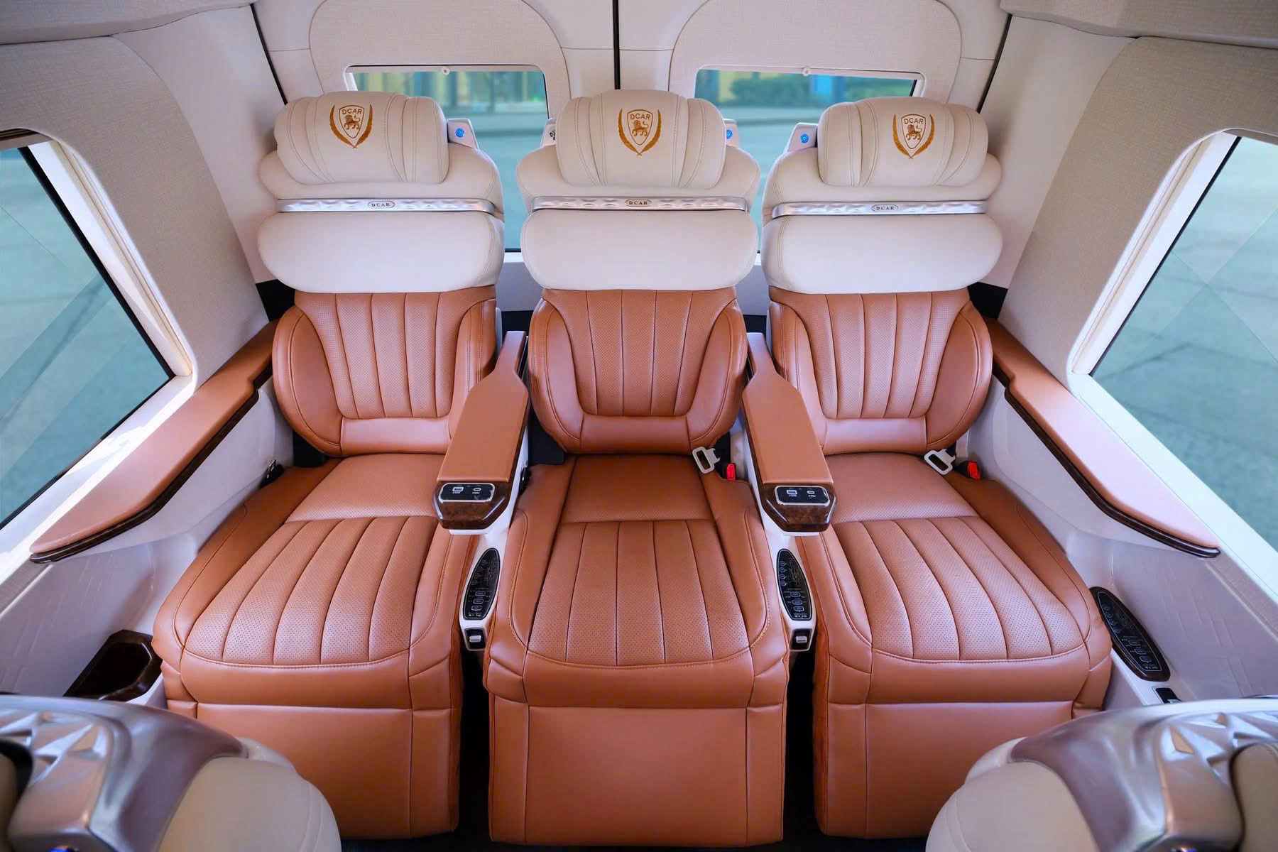 Ghế da cao cấp business class 3 hàng ngang xe limousine